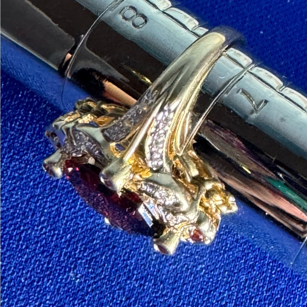 Ladies Garnet and Diamond ring. - Picture 3 of 5